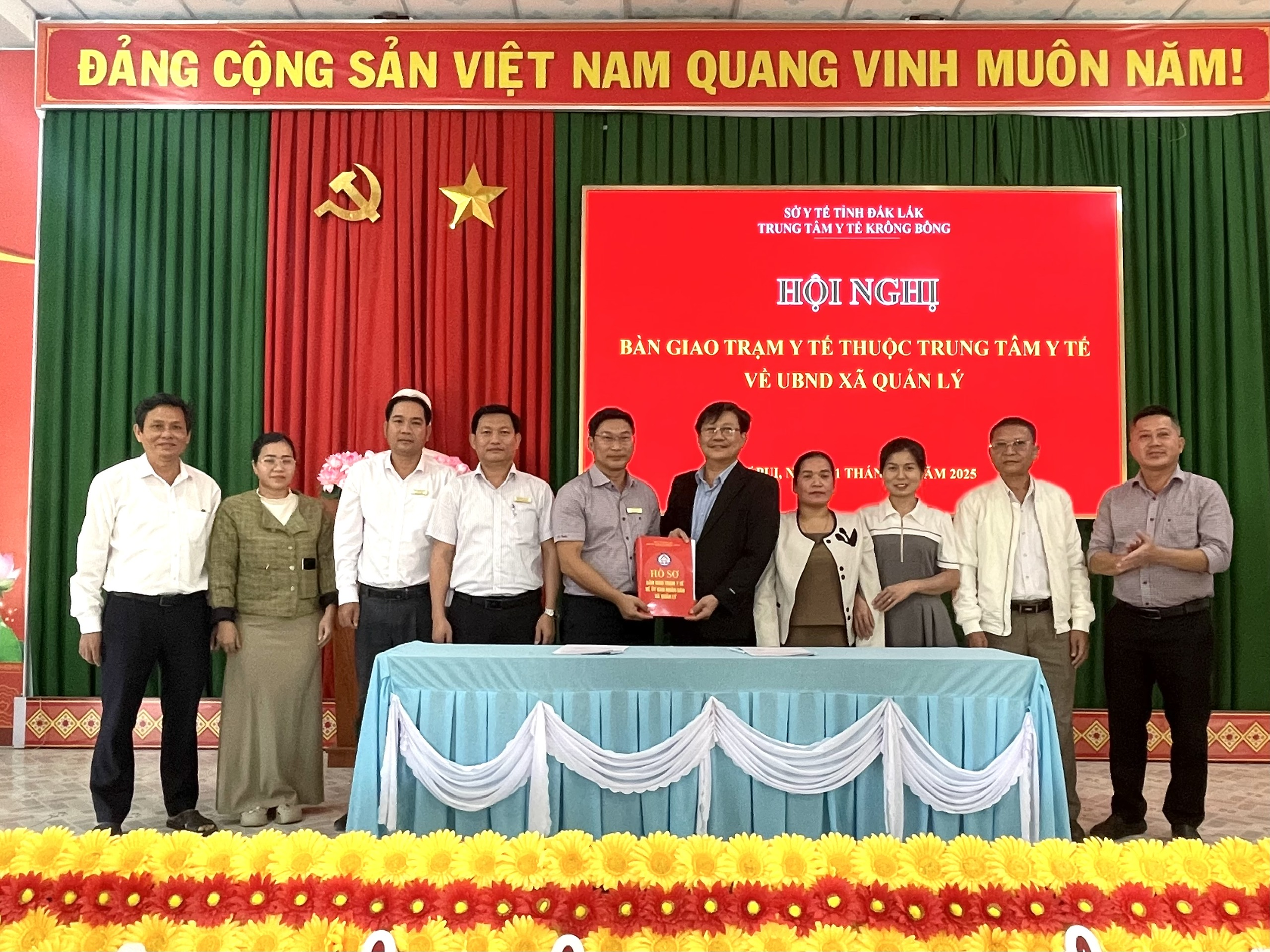 UBND xã Cư Pui tổ chức lễ ký kết, bàn giao Trạm y tế cấp xã về trực thuộc UBND xã quản lý